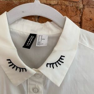 👁 H&M Embroidered Collar Button Up 👁